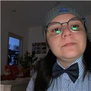 Insegnante impartisce ore di informatica e matematica per scuola primaria